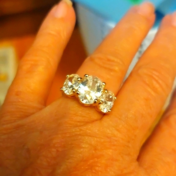 Goldtone 3-stone CZ Ring Size 5 - Picture 2 of 5